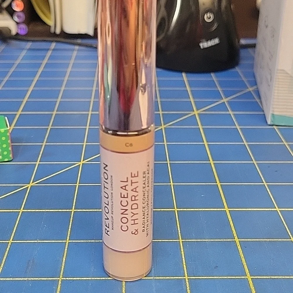 Revolution Conceal & Hydrate Foundation - C6 Cream 13g New Sealed Tube